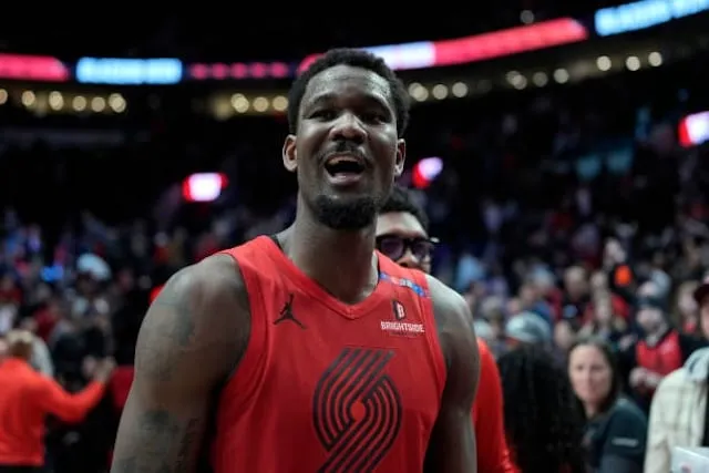 Deandre Ayton Berterima Kasih kepada Trail Blazers & Kirim Pesan Pertama kepada Fans Lakers