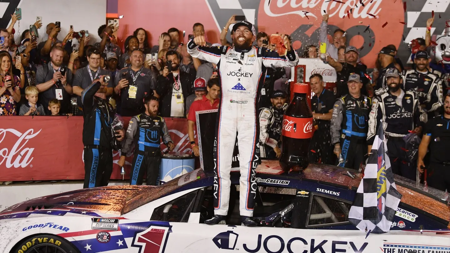 Pemenang, pecundang dari lomba Coca-Cola 600 NASCAR Cup yang dimenangkan oleh Ross Chastain