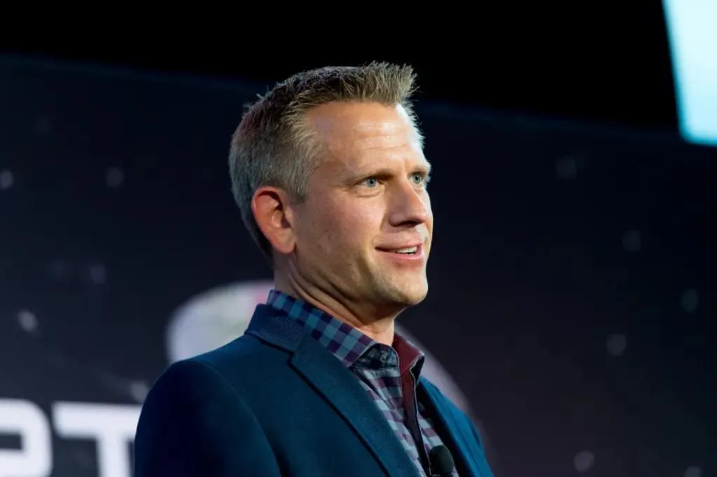 John Brenkus, Pembawa Acara 'Sport Science' Pemenang Emmy di ESPN, Meninggal karena Bunuh Diri