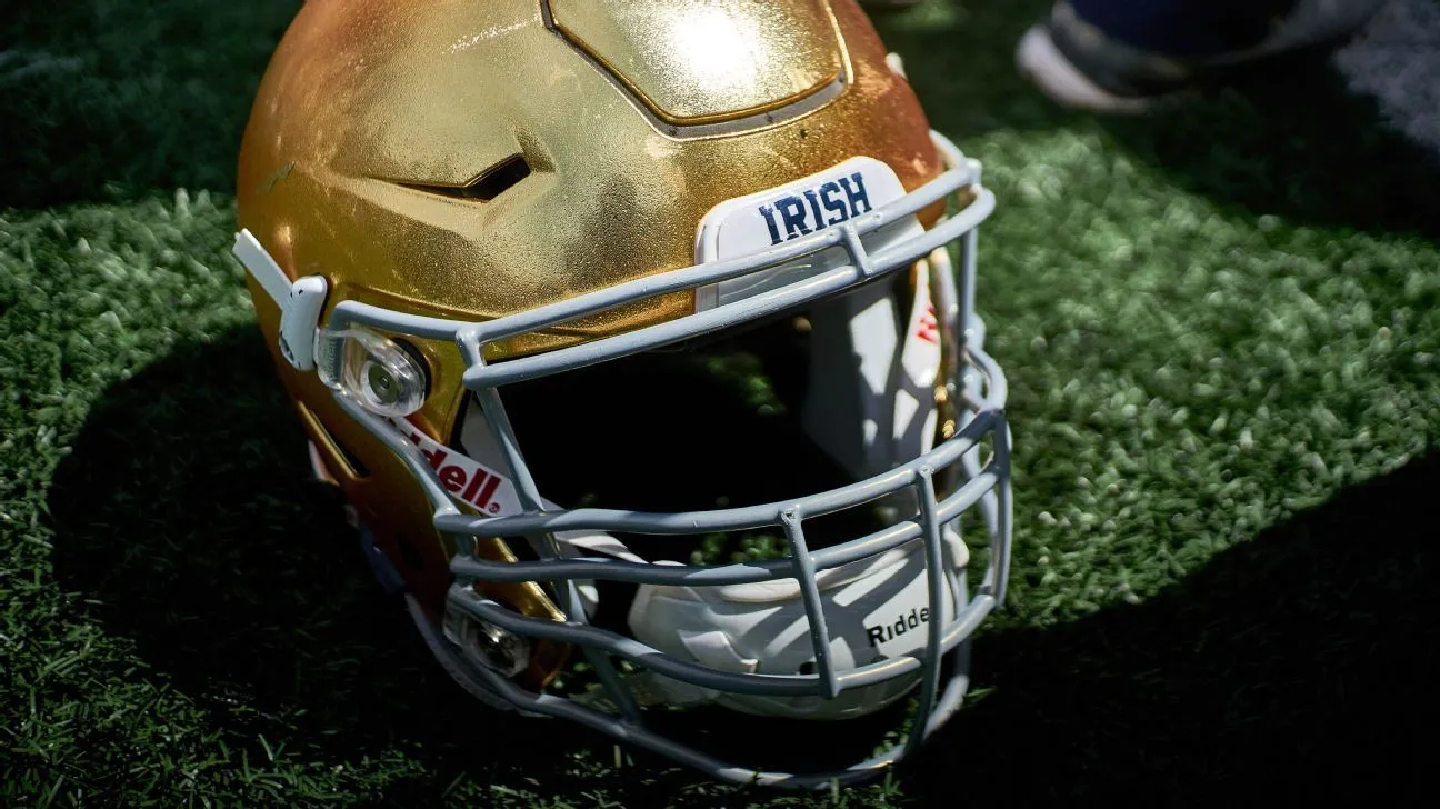 Putra mantan pemain NFL Finley berkomitmen ke Notre Dame