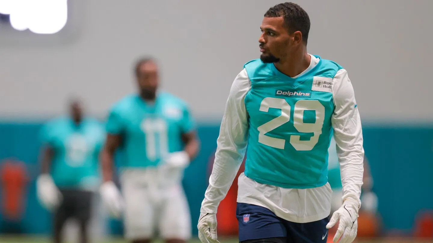 Lumba-lumba Pindahkan $2 Juta dari 2026 ke 2025 untuk Minkah Fitzpatrick