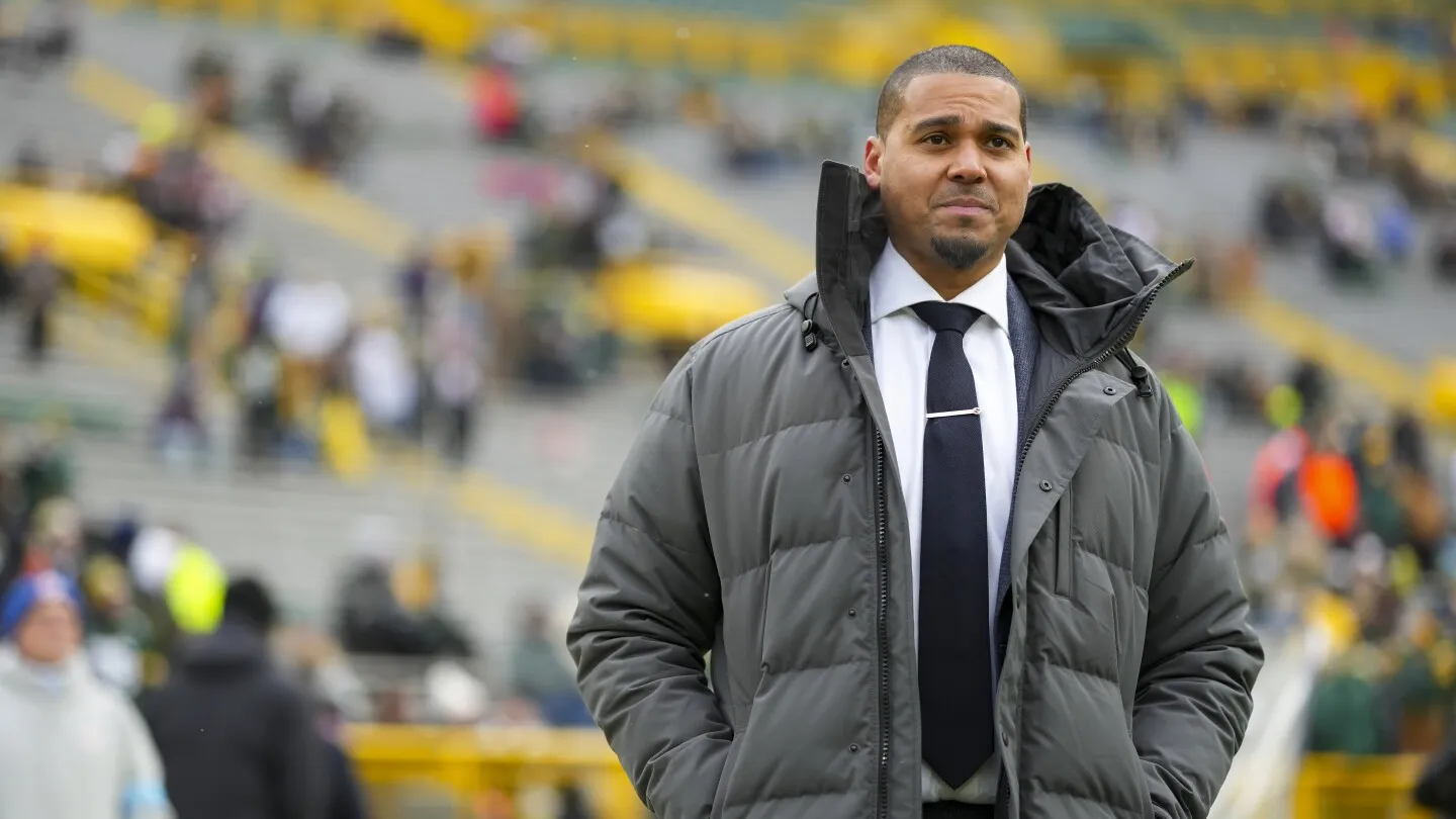 G.M. Ryan Poles Setuju Perpanjangan Kontrak dengan Bears